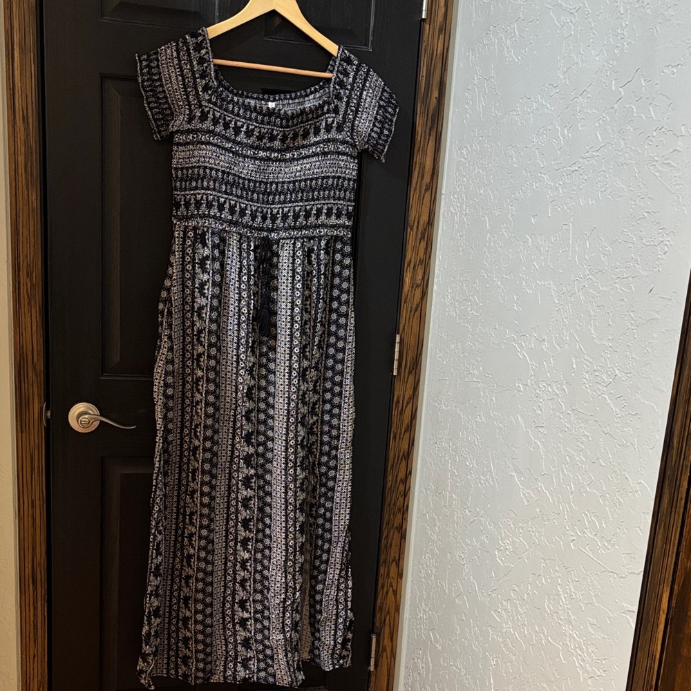 Xhilaration Black and White Patterned Short-Sleeve Maxi Dress